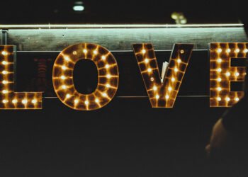 Aynı Konu İki İnsan