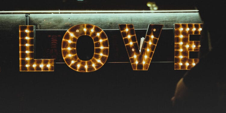 Aynı Konu İki İnsan