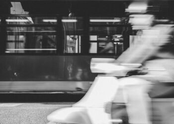 Dalgalı Kanaldan Kıvırcık Bir Hikaye