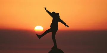 Yatayda koşmak dikeyde kök salmak yazısı için öne çıkarılmış görsel